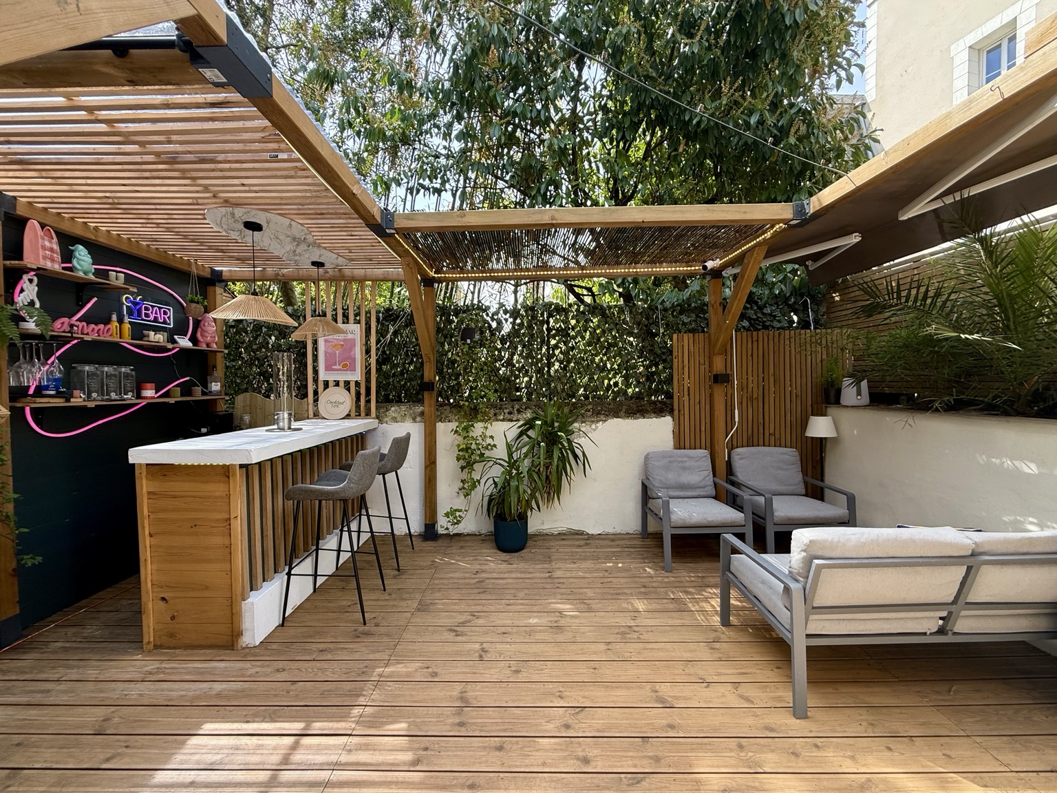 Pergola, terrasse et bar extérieur en bois